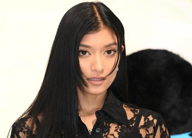 ローラ 意外すぎる本名突然公表 侍風？ハチマキ＆ポニテ姿で「未知なる