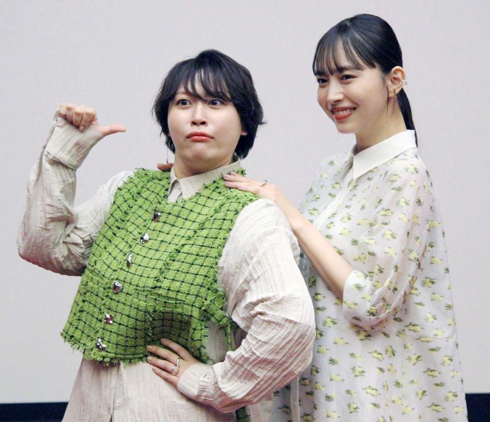 　丸山礼（左）と井桁弘恵