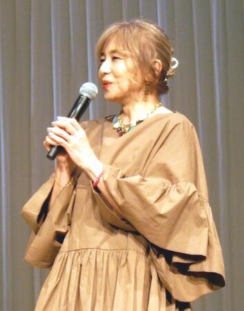 　笑顔でトークする山口智子