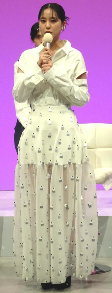 　テレ東系ドラマ「ジョフウ　～女性に××××って必要ですか？～」に主演する山崎紘菜