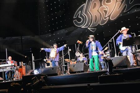 　３５周年記念公演を行ったＢＥＧＩＮ