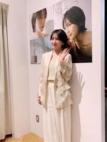 　写真撮影に応じる知英