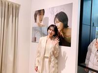 　写真撮影に応じる知英