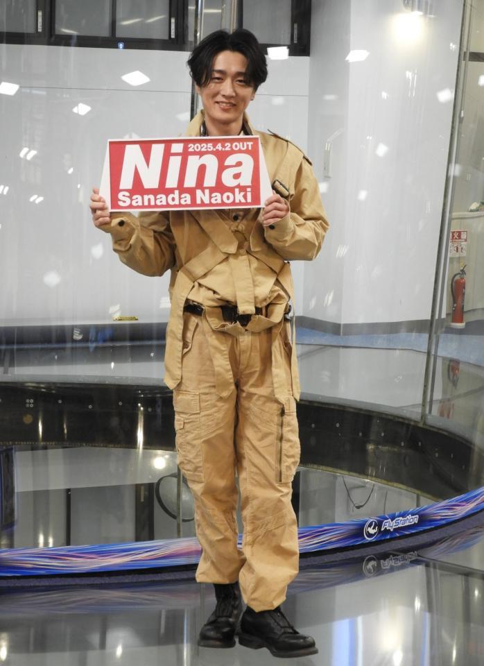 　新曲をＰＲする真田ナオキ