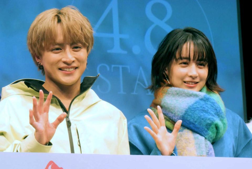 　イベントに出席した白濱亜嵐（左）と山本美月