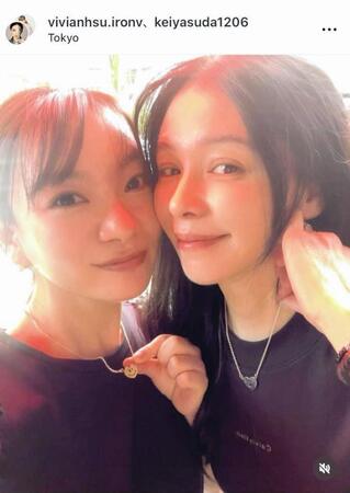仲良し２ショット。保田圭のインスタグラム＠ｋｅｉｙａｓｕｄａ１２０６、ビビアン・スーのインスタグラム＠ｖｉｖｉａｎｈｓｕ．ｉｒｏｎｖより
