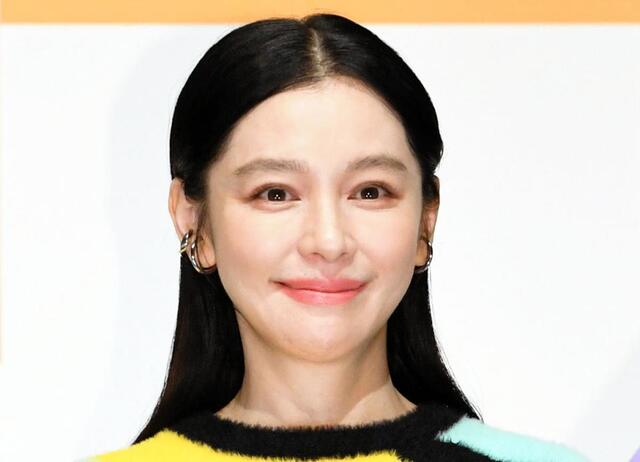 えっ？！ビビアン・スー50歳が元国民的アイドルとの2ショット公開
