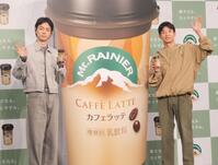 　イベントに出席した菅田将暉（左）と仲野太賀