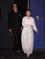 　豊川悦司（左）と登場した酒井美紀（撮影・吉澤敬太）