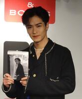 　２冊目のフォトエッセイ「ＰＲＯＭＩＳＥ」を刊行したＴＨＥ　ＲＡＭＰＡＧＥの川村壱馬