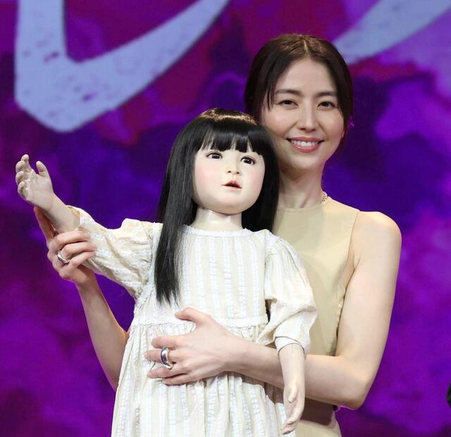 長澤まさみ ノースリーブで二の腕＆美肌爆れつ！ 主演映画「ドール