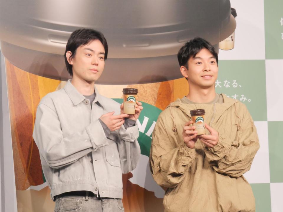 　イベントに出席した菅田将暉（左）と仲野太賀