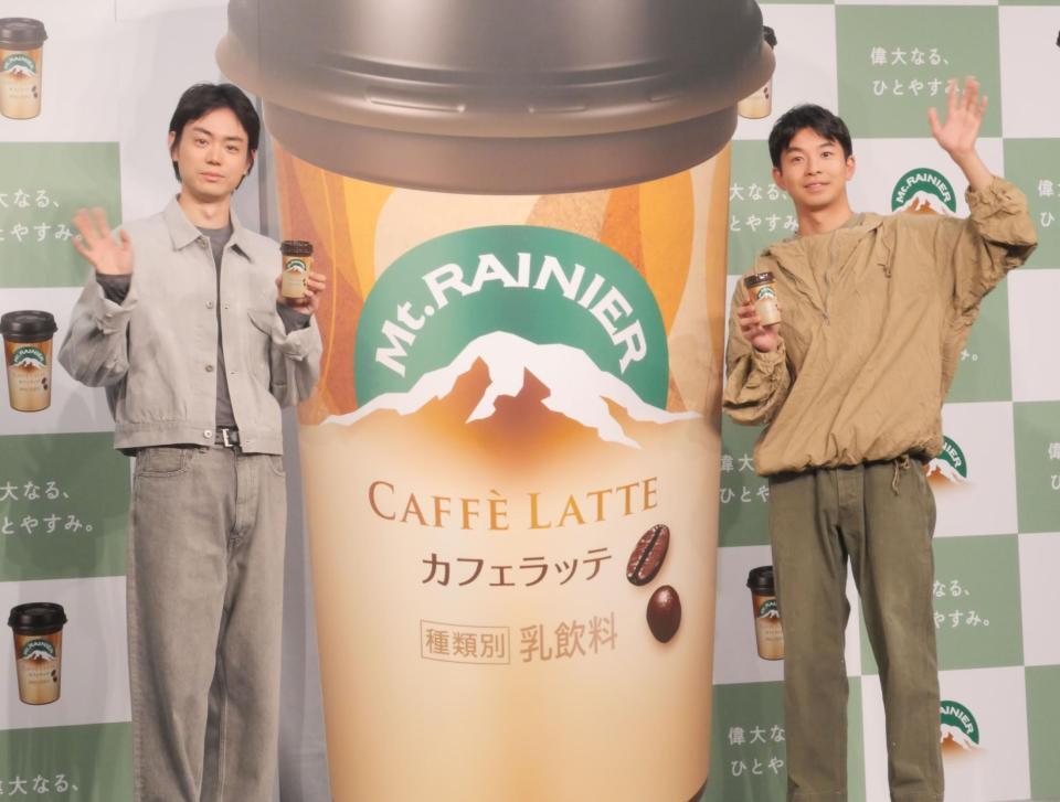 　イベントに出席した菅田将暉（左）と仲野太賀