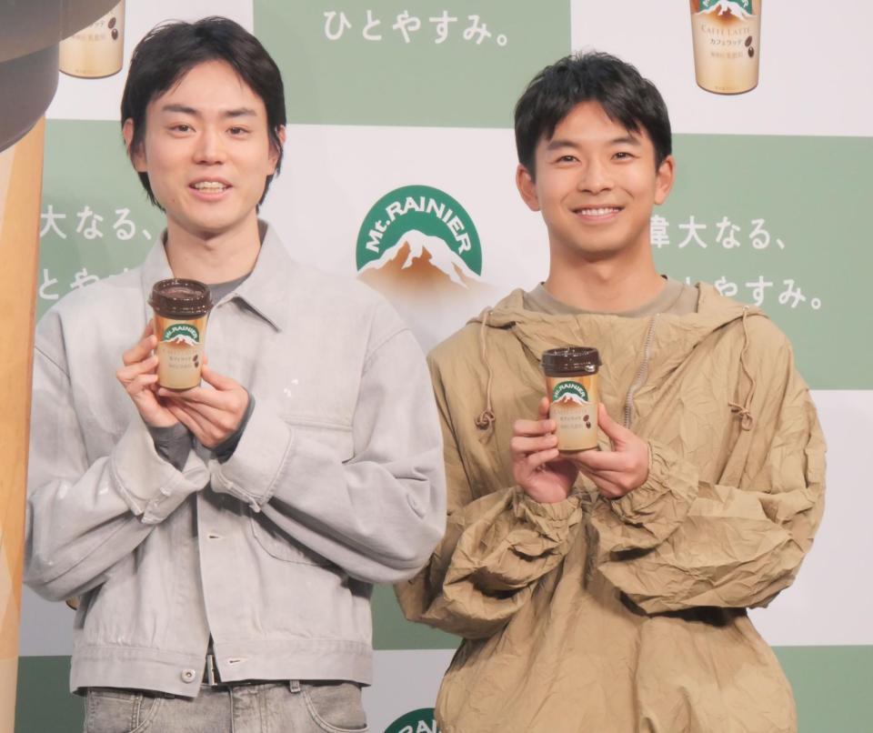 　イベントに出席した菅田将暉（左）と仲野太賀