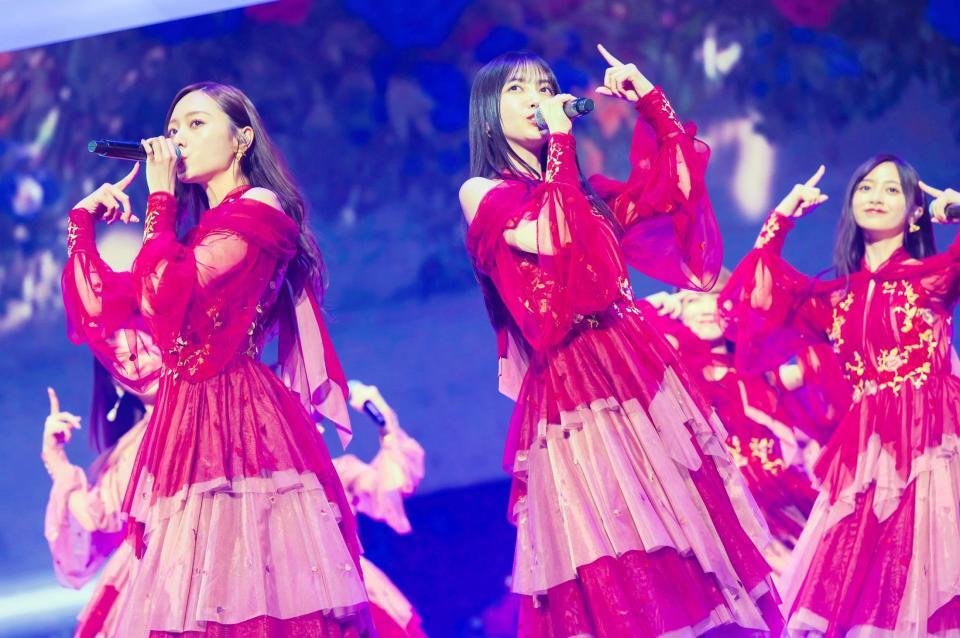 　乃木坂46の（左から）梅澤美波、久保史緒里、井上和