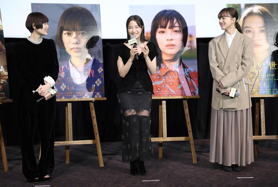 　トークで盛り上がる（左から）杉咲花、広瀬すず、清原果耶（撮影・棚橋慶太）