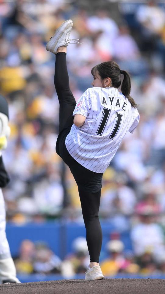 ファーストピッチセレモニーに登場した袴田彩会＝２４年６月