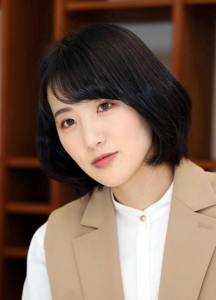 東留伽アナ（２３年３月撮影）