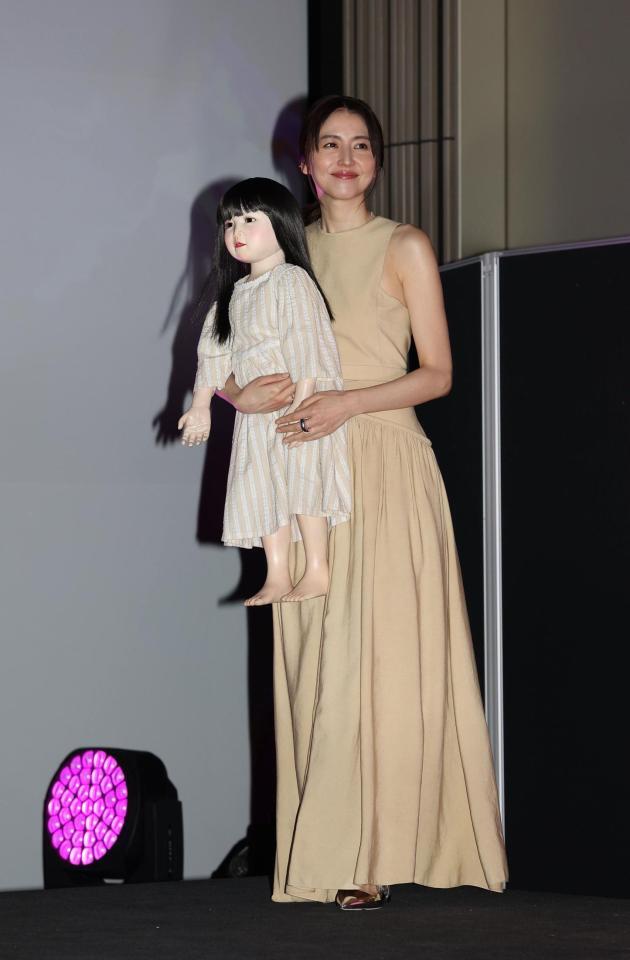 　映画「ドールハウス」のがい旋報告会に登場した長澤まさみ＝東京・東京ポートシティ竹芝（撮影・佐々木彰尚）