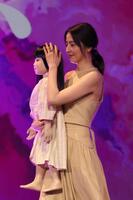 アヤちゃん人形の髪をなでながら登場する長澤まさみ＝東京・東京ポートシティ竹芝（撮影・佐々木彰尚）