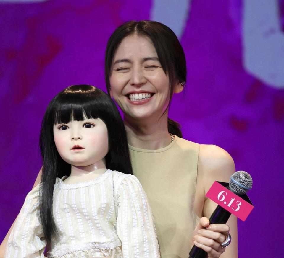 　笑顔を見せる長澤まさみ＝東京・東京ポートシティ竹芝（撮影・佐々木彰尚）