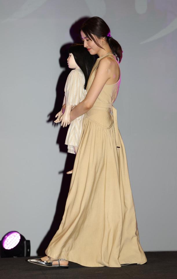 　映画「ドールハウス」のがい旋報告会に登場した長澤まさみ＝東京・東京ポートシティ竹芝（撮影・佐々木彰尚）