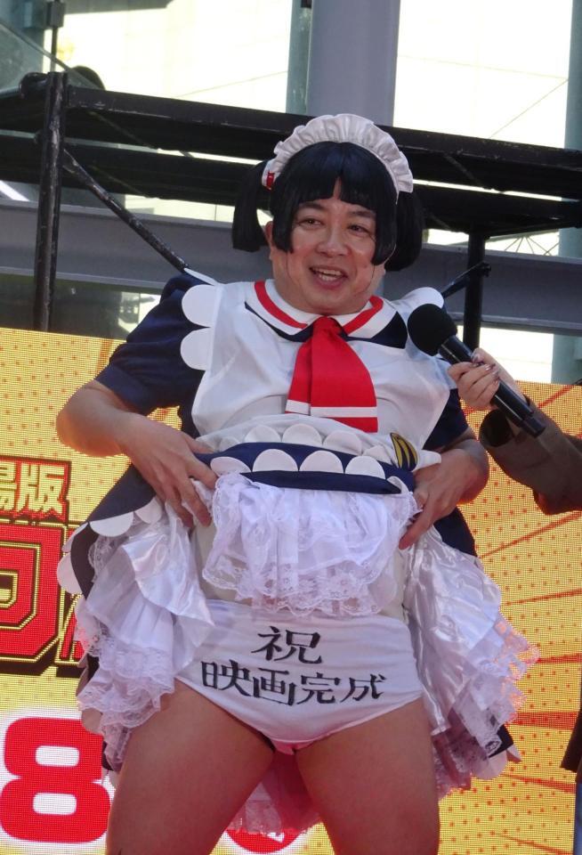 　劇場版「僕とロボコ」公開直前イベントでＰＲするロボコ役のチョコレートプラネット・松尾駿