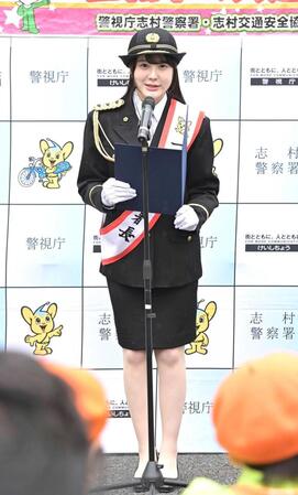 　板橋区の志村警察署１日署長を務めた本田紗来（撮影・持木克友）