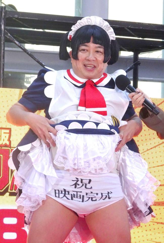 　劇場版「僕とロボコ」公開直前イベントでＰＲするロボコ役のチョコレートプラネット・松尾駿