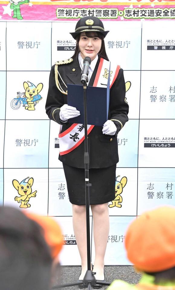 　板橋区の志村警察署１日署長を務めた本田紗来（撮影・持木克友）