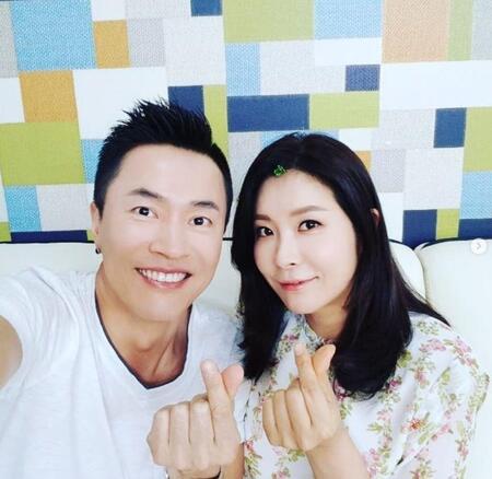 　キム・ジョンミンの公式インスタグラム＠ｋｉｍｊｕｎｇｍｉｎ＿ｊａｋｅ．ｋｉｍより　キム・ジョンミンと三佳千夏（谷留美子）は２００６年に結婚、３人の息子をもうけた