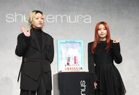 　ブランドアンバサダーに就任したＹＯＡＳＯＢＩのＡｙａｓｅ（左）とｉｋｕｒａ（撮影・佐々木彰尚）