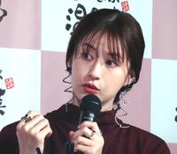 　しゃぶしゃぶ温野菜２５周年記念発表会でモノマネをする松本若菜