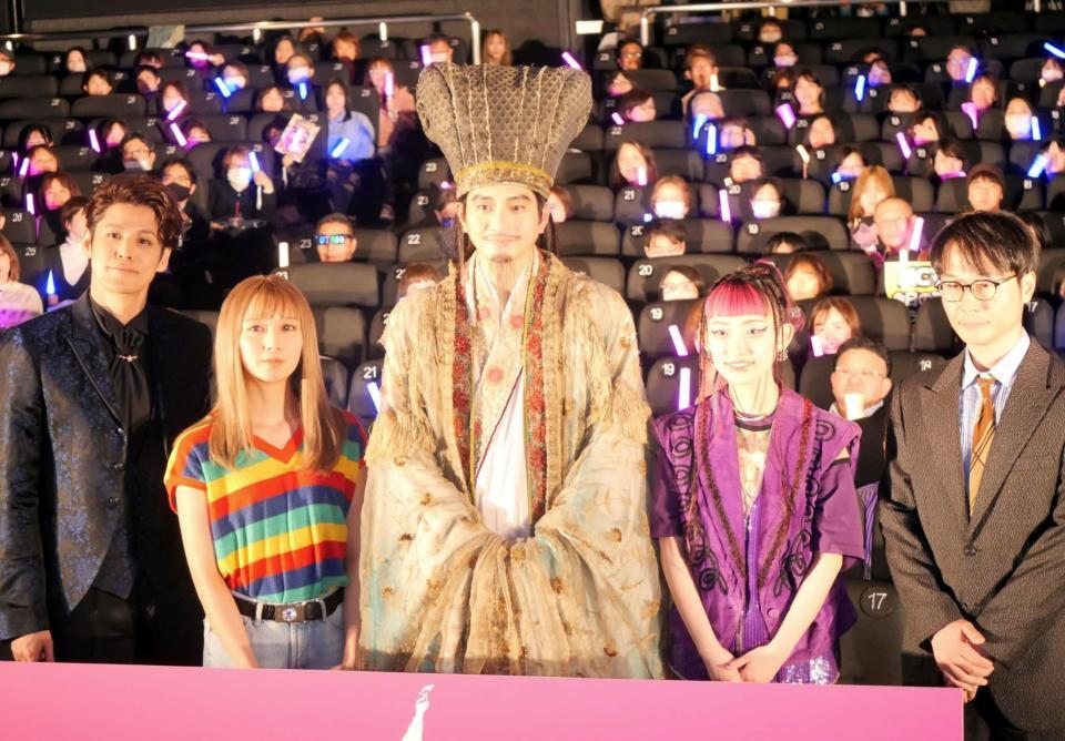 　イベントに出席した（左から）宮野真守、上白石萌歌、向井理、詩羽、渋江修平監督