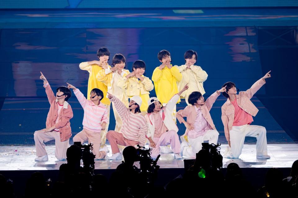 　フレッシュなパフォーマンスを見せるｗｉｎｋ　ｆｉｒｓｔ　ⒸＴＯＢＥ　Ｃｏ．，Ｌｔｄ．