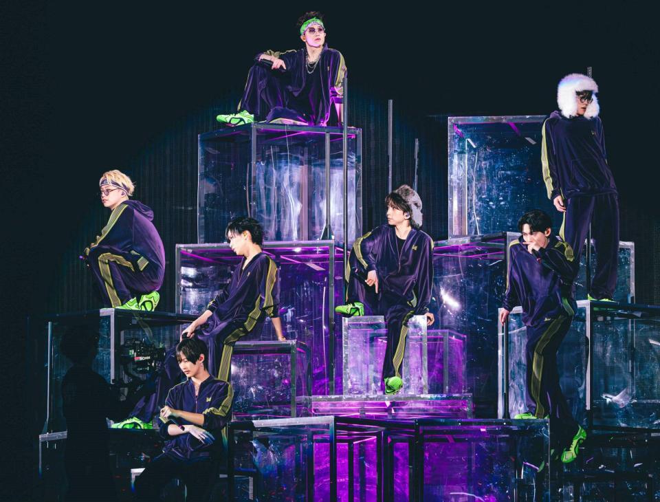 　ポーズを決めるＩＭＰ．　ⒸＴＯＢＥ　Ｃｏ．，Ｌｔｄ．