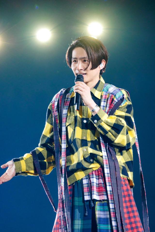 　ステージを盛り上げた三宅健　ⒸＴＯＢＥ　Ｃｏ．，Ｌｔｄ．