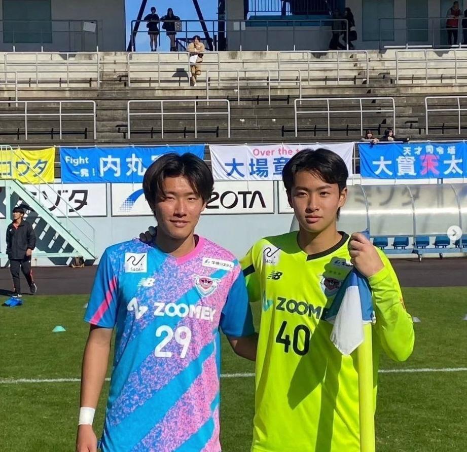 　キム・ジョンミンの公式インスタグラム＠ｋｉｍｊｕｎｇｍｉｎ＿ｊａｋｅ．ｋｉｍより　Ｕ－１７日本代表の谷大地（左）と兄の谷泰養