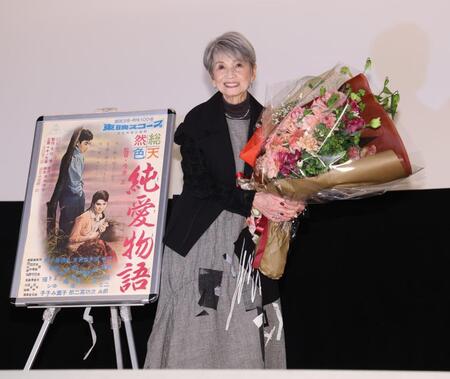 　舞台あいさつに登場した中原ひとみ（撮影・佐々木彰尚）