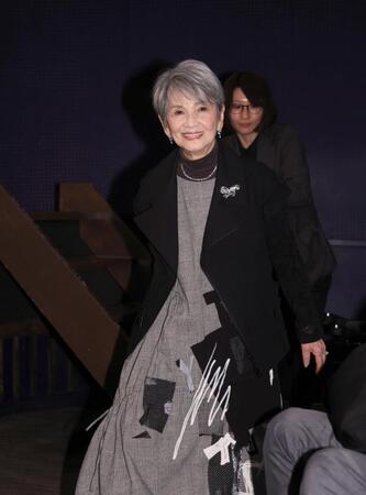 　舞台あいさつを終えた中原ひとみ（撮影・佐々木彰尚）