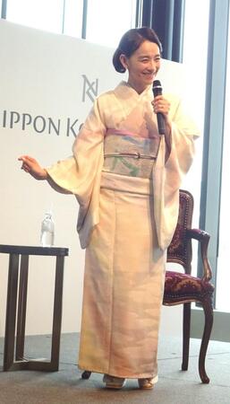　日本香堂グループ４５０周年イベントに着物で出席した篠原ともえ