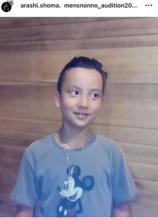 幼少期。嵐翔真のインスタグラム＠ａｒａｓｈｉ．ｓｈｏｍａより