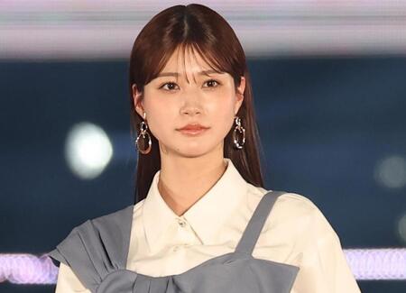 めるる　黒オフショル×セリーヌの私服姿、マスクなのにオーラだだ漏れ　激かわフットネイルも反響