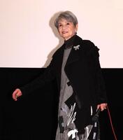 　舞台あいさつに登場した中原ひとみ（撮影・佐々木彰尚）