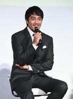 　トークで笑顔を見せる阿部寛（撮影・園田高夫）