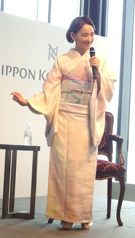 　日本香堂グループ４５０周年イベントに着物で出席した篠原ともえ