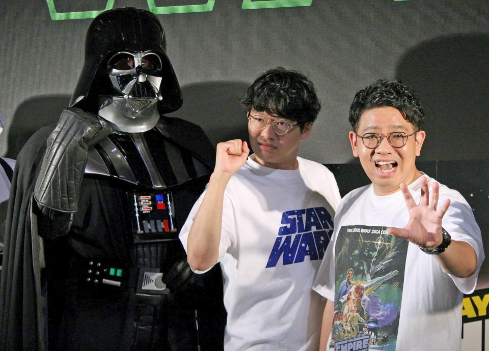 　ミキ・昴生（右端）＝２０２４年４月