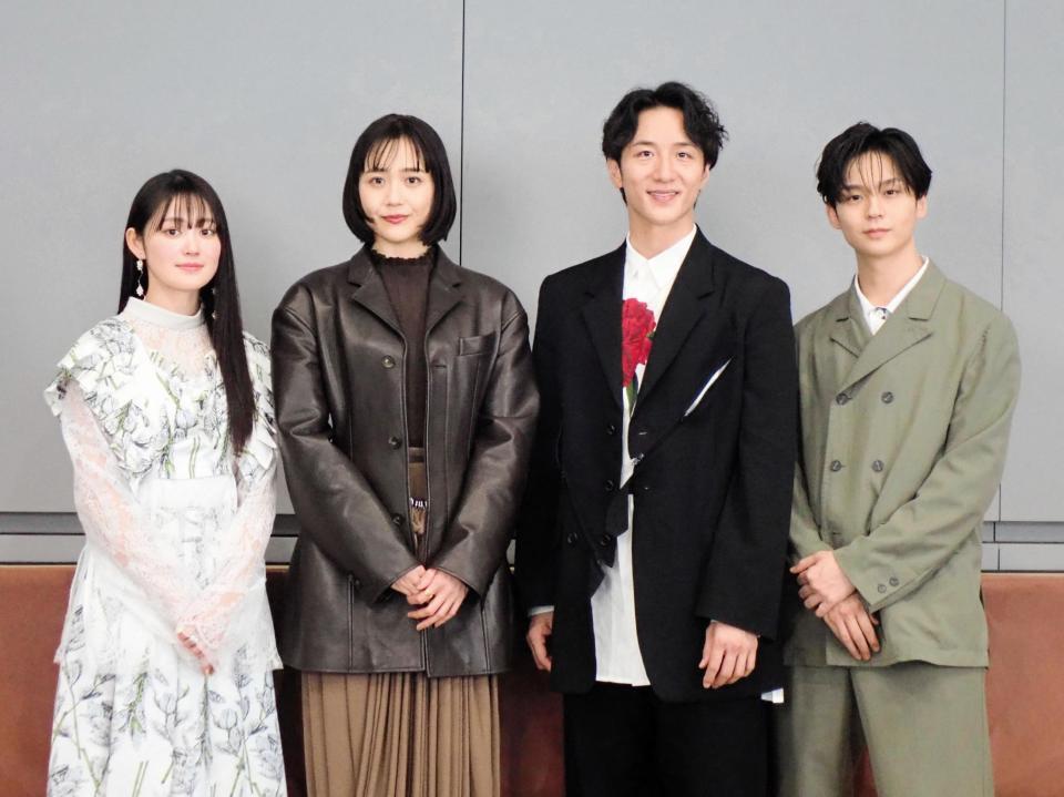 　ドラマ「子宮恋愛」の制作発表会に出席した（左から）吉本実憂、松井愛莉、大貫勇輔、沢村玲
