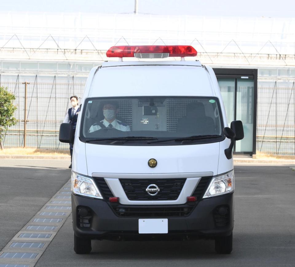 　静岡県浜松市の浜松西警察署を出る広末涼子容疑者を乗せたと思われる車両（撮影・堀内翔）