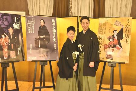 　取材会を行った尾上菊之助（右）と尾上丑之助